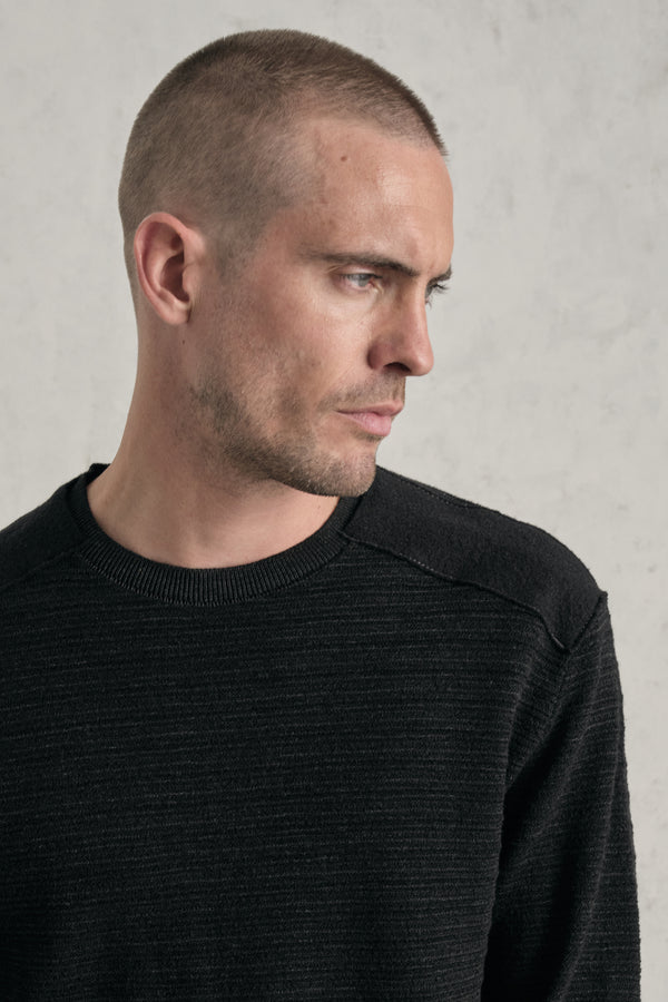 Pullover girocollo regular-fit in maglia di lana e viscosa in leggero contrasto colore | 1019.CFUTRE20550.U310