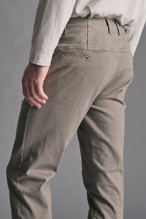 Pantalone chinos regular fit in cotone stretch | 1019.CFUTREA100.U13