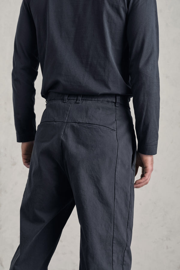 Loose-fit chinos in stretch cotton with small front pleats | 1019.CFUTREC120.U05