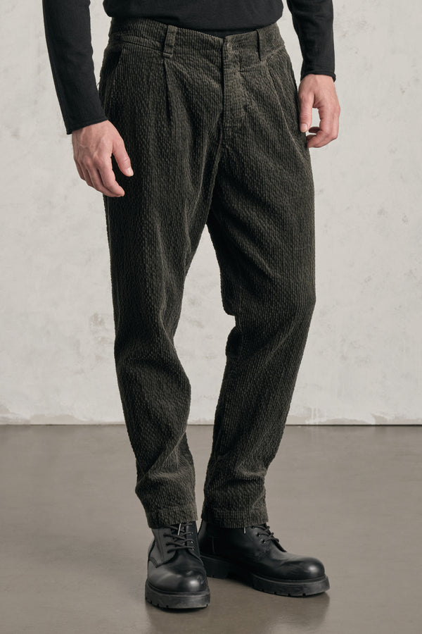 Pantalone loose-fit con pieghe frontali in velluto a coste di cotone e modal stretch | 1019.CFUTREE140.U09