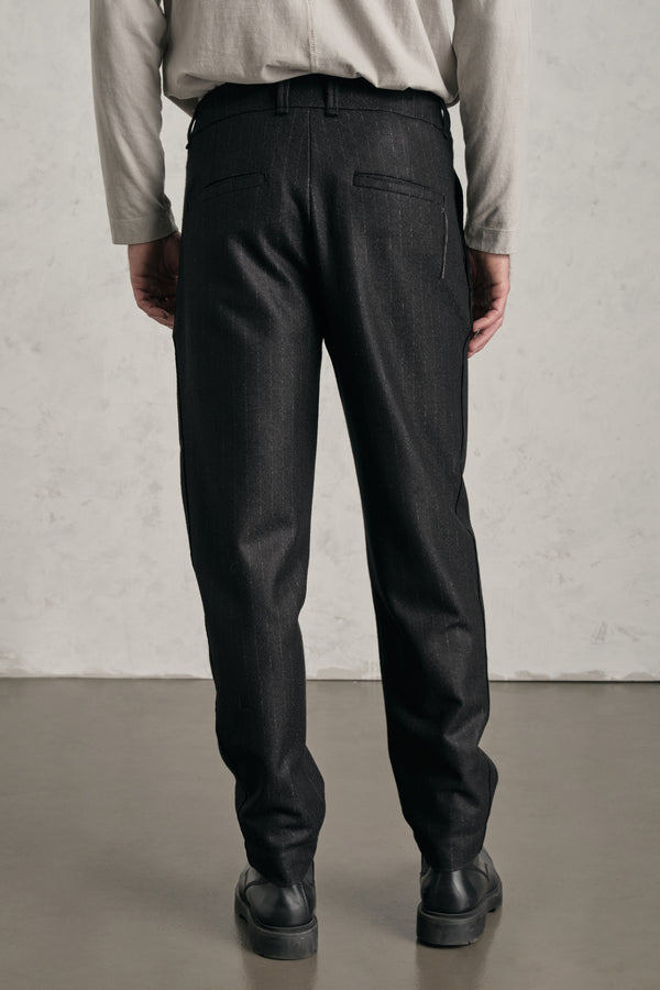 Hose im Loose Fit mit Bundfalten vorne mit Nadelstreifen aus Schurwolle mit exklusiver Handstickerei | 1019.CFUTREL210.U310