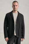 Giacca regular-fit in double face di lana e viscosa con disegno spinato e profili a taglio vivo | 1019.CFUTREM220.U10