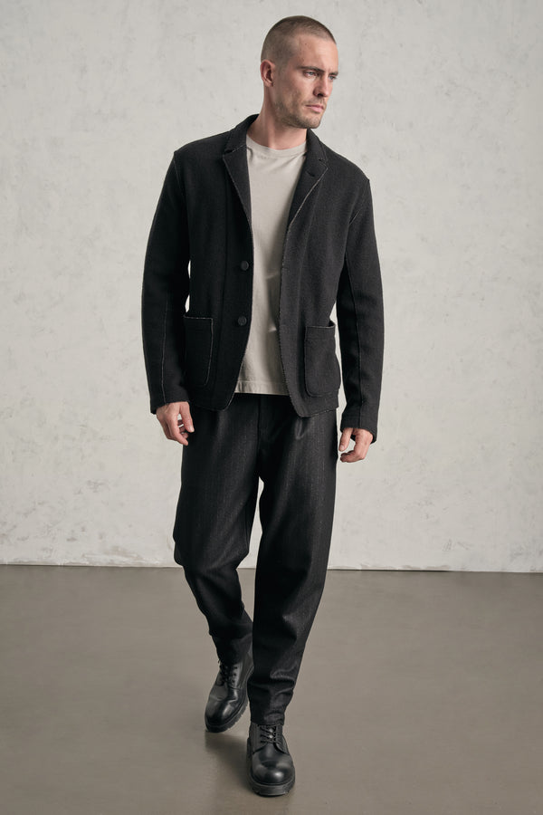 Giacca regular-fit in double face di lana e viscosa con disegno spinato e profili a taglio vivo | 1019.CFUTREM220.U10