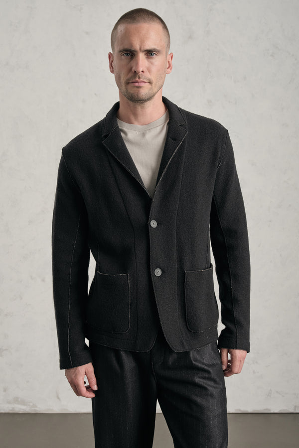 Giacca regular-fit in double face di lana e viscosa con disegno spinato e profili a taglio vivo | 1019.CFUTREM220.U10