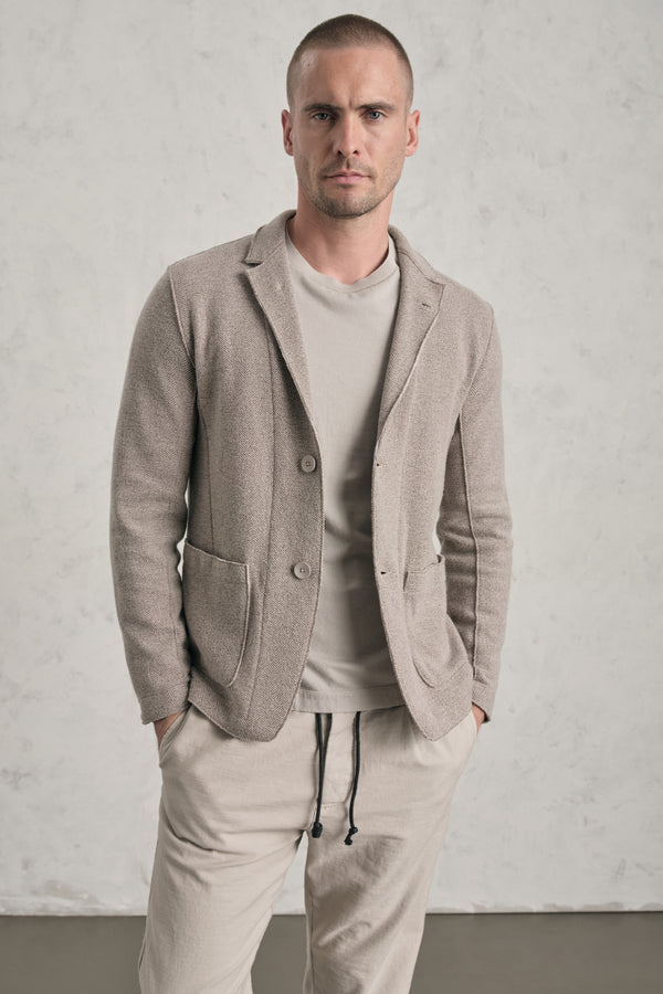 Giacca regular-fit in double face di lana e viscosa con disegno spinato e profili a taglio vivo | 1019.CFUTREM220.U302