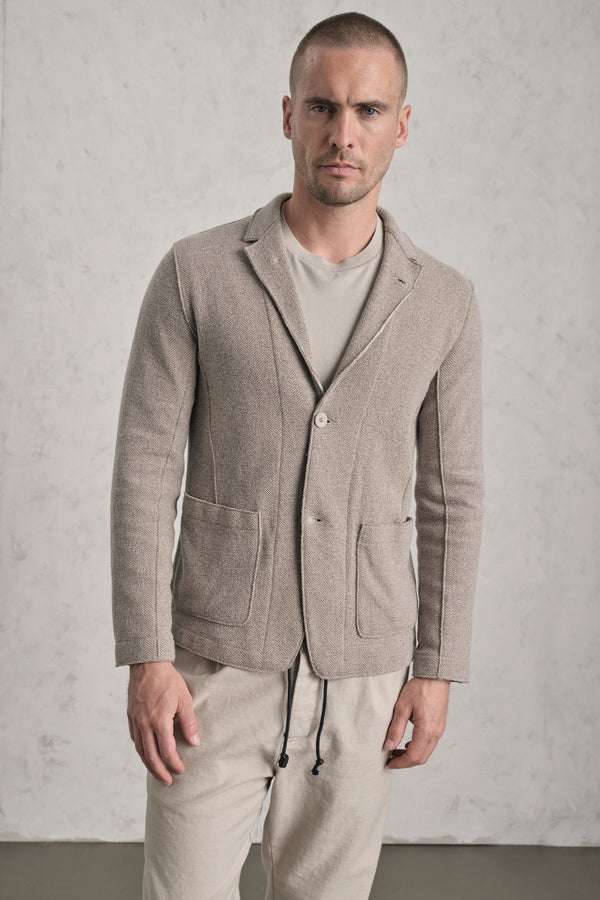 Giacca regular-fit in double face di lana e viscosa con disegno spinato e profili a taglio vivo | 1019.CFUTREM220.U302