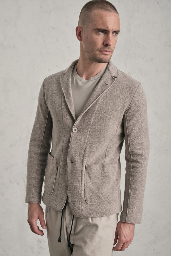 Giacca regular-fit in double face di lana e viscosa con disegno spinato e profili a taglio vivo | 1019.CFUTREM220.U302