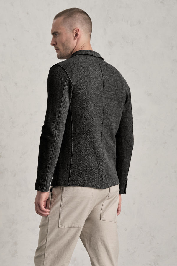 Giacca regular-fit in double face di lana e viscosa con disegno spinato e profili a taglio vivo | 1019.CFUTREM220.U306