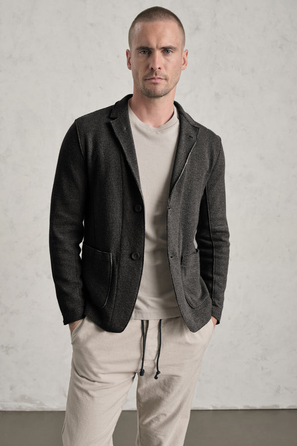Giacca regular-fit in double face di lana e viscosa con disegno spinato e profili a taglio vivo | 1019.CFUTREM220.U306