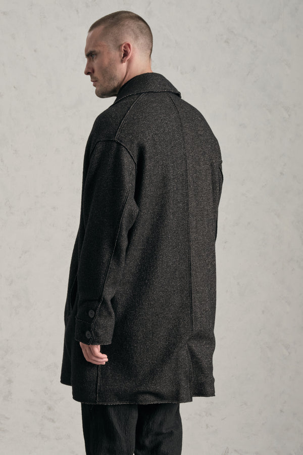 Cappotto oversize doppiopetto in double face di lana e viscosa spinato con profili a taglio vivo | 1019.CFUTREM222.U306