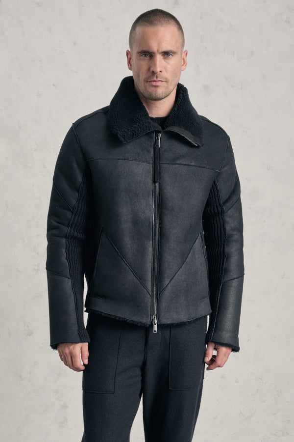 Jacke im Regular Fit aus Lammfell mit Zwei-Wege-Zipper aus Metall und Strickeinsätzen | 1019.CFUTRES281.U05