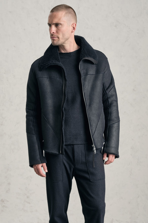 Jacke im Regular Fit aus Lammfell mit Zwei-Wege-Zipper aus Metall und Strickeinsätzen | 1019.CFUTRES281.U05