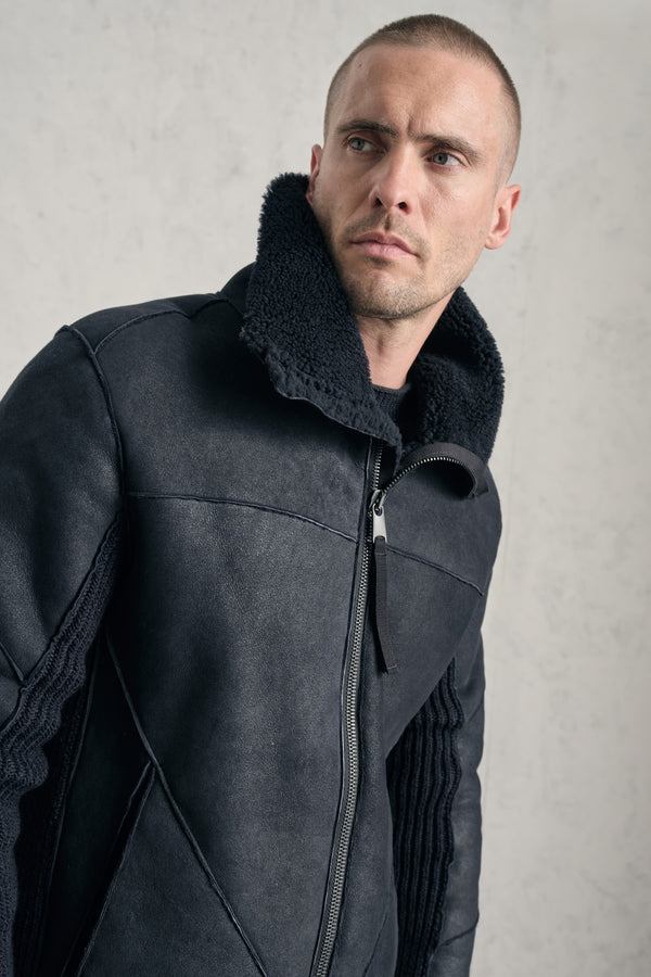 Jacke im Regular Fit aus Lammfell mit Zwei-Wege-Zipper aus Metall und Strickeinsätzen | 1019.CFUTRES281.U05