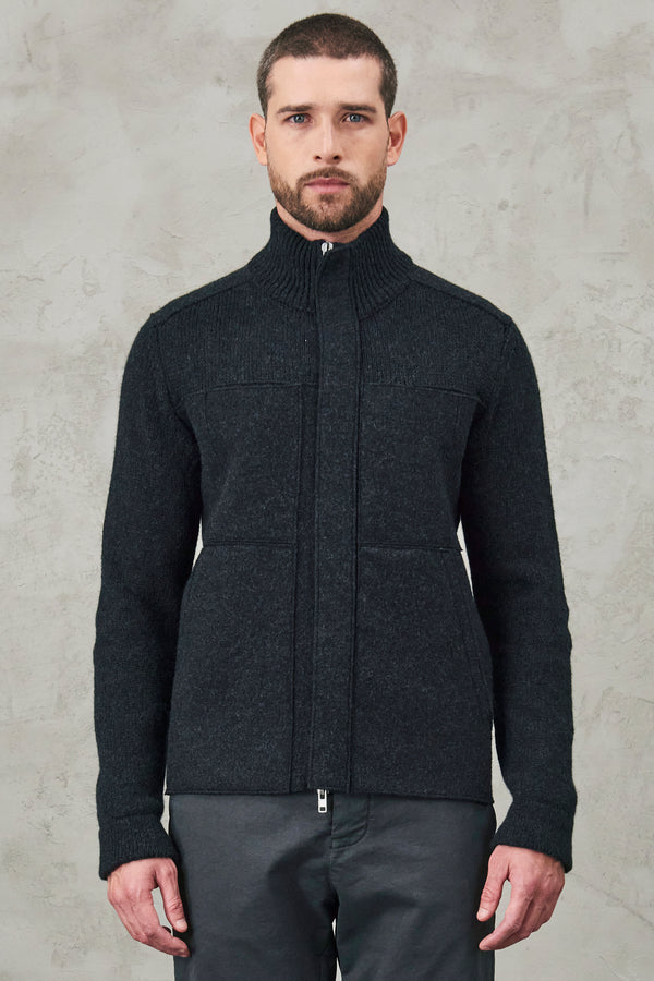 Cablé virgin wool zipped knitted jacket with raw cut boiled wool inserts. | 1010.CFUTRV17520.U12