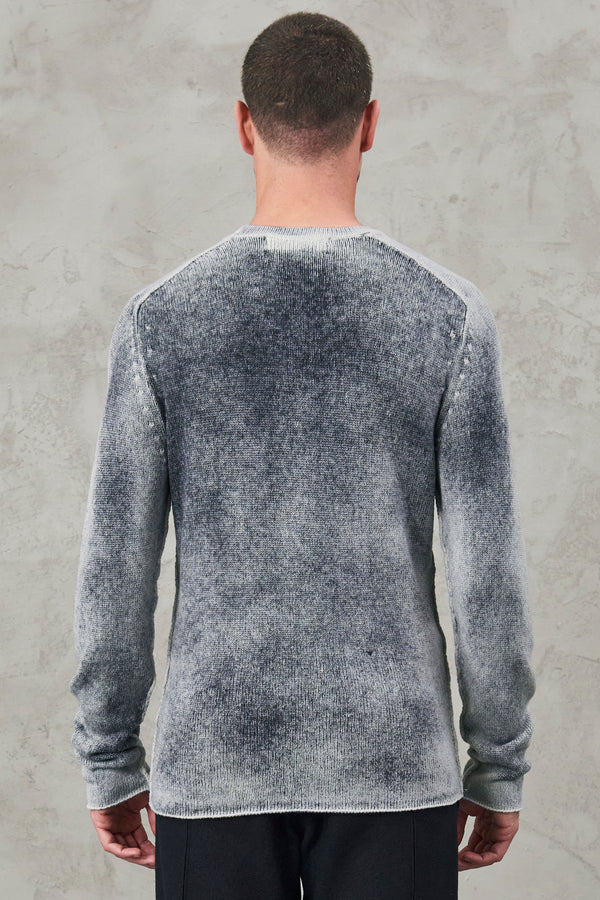 Cablè sprayed virgin wool roundneck knit with contrasting yarn detail on the sleeves | 1010.CFUTRV18530H.U512