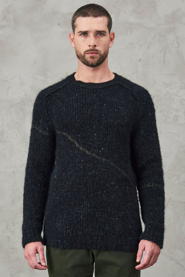 Wool and linen roundneck plain knit.contrasting asymmetric detail | 1010.CFUTRV21560.U10