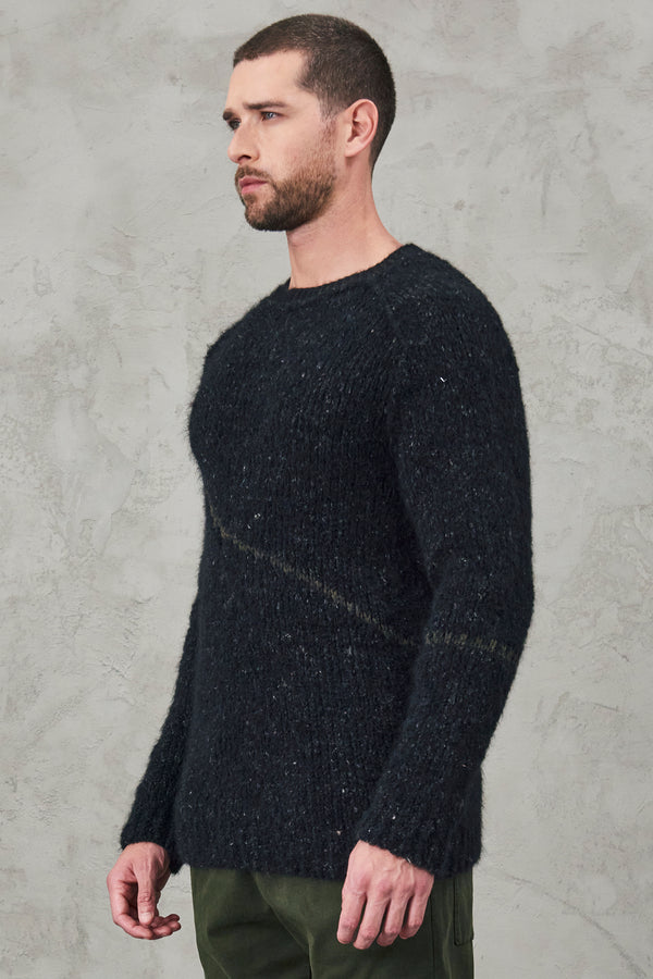 Wool and linen roundneck plain knit.contrasting asymmetric detail | 1010.CFUTRV21560.U10