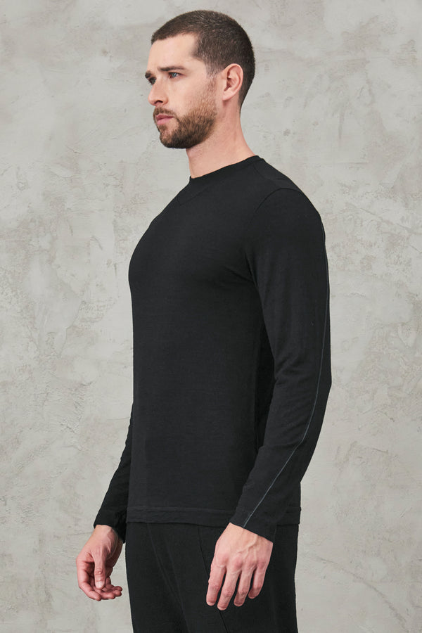 T-shirt regular-fit in jersey di lana mercerizzata. collo con motivo frontale a punta | 1010.CFUTRV3380.U10