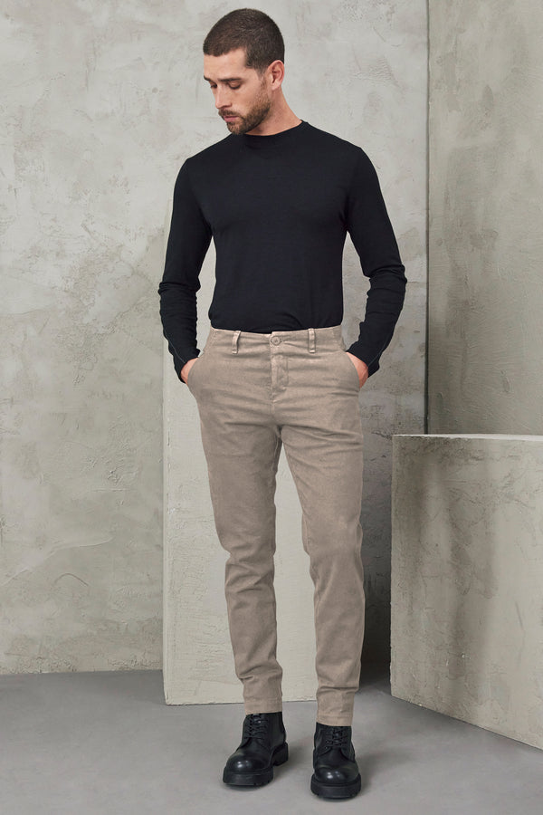 Pantalone chino regular fit in cotone e lana stretch | 1010.CFUTRVF150.U02