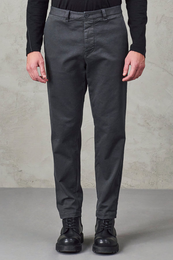 Pantalone chinos in cotone satin stretch | 1010.CFUTRVG161.U12