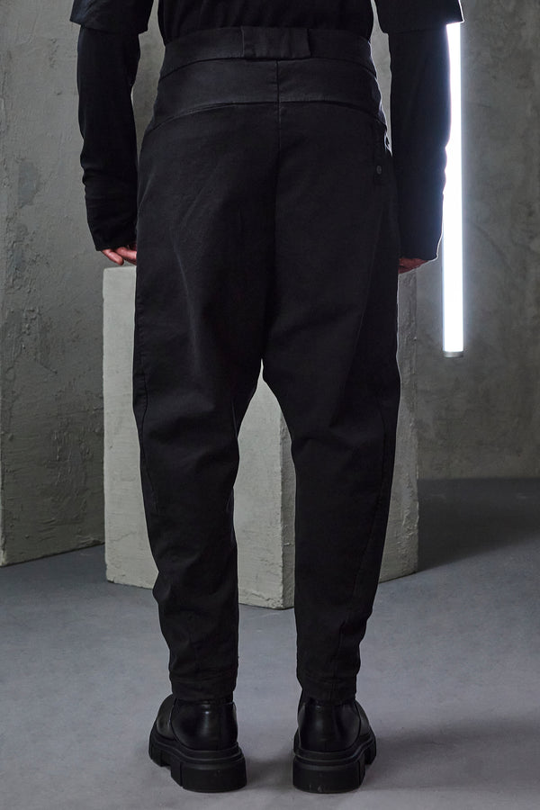 Pantalone oversize in cotone satin stretch con apertura incrociata | 1010.CFUTRVG165.U10