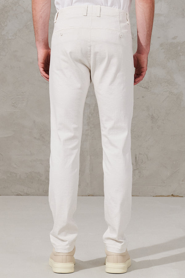 Pantalon chino coupe droite en coton extensible | 1011.CFUTRWA100.U01