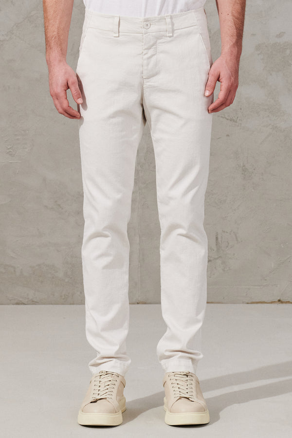 Regular-fit chino trousers in stretch cotton | 1011.CFUTRWA100.U01
