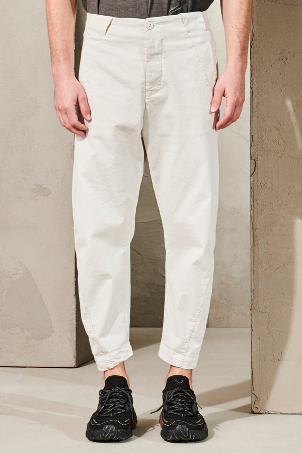 Cropped trousers in stretch cotton drill with ergonomic cut | 1011.CFUTRWC121.U01