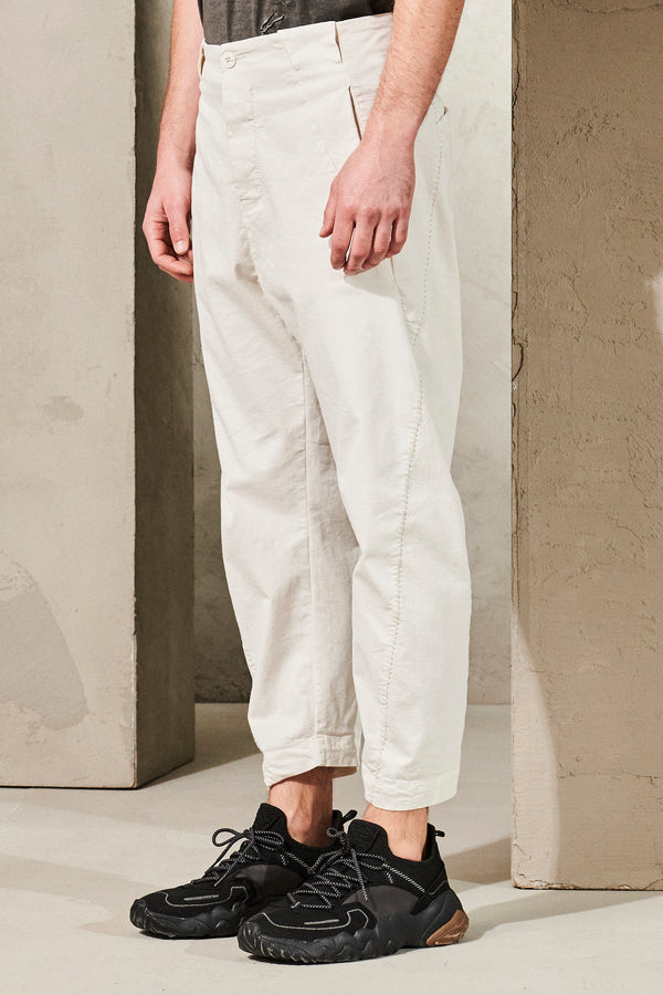 Cropped trousers in stretch cotton drill with ergonomic cut | 1011.CFUTRWC121.U01