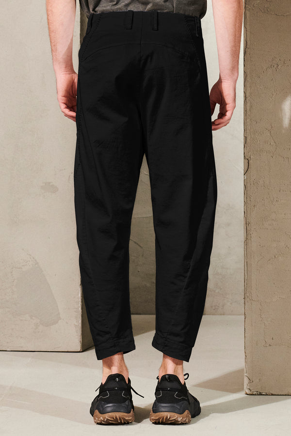 Cropped trousers in stretch cotton drill with ergonomic cut | 1011.CFUTRWC121.U10
