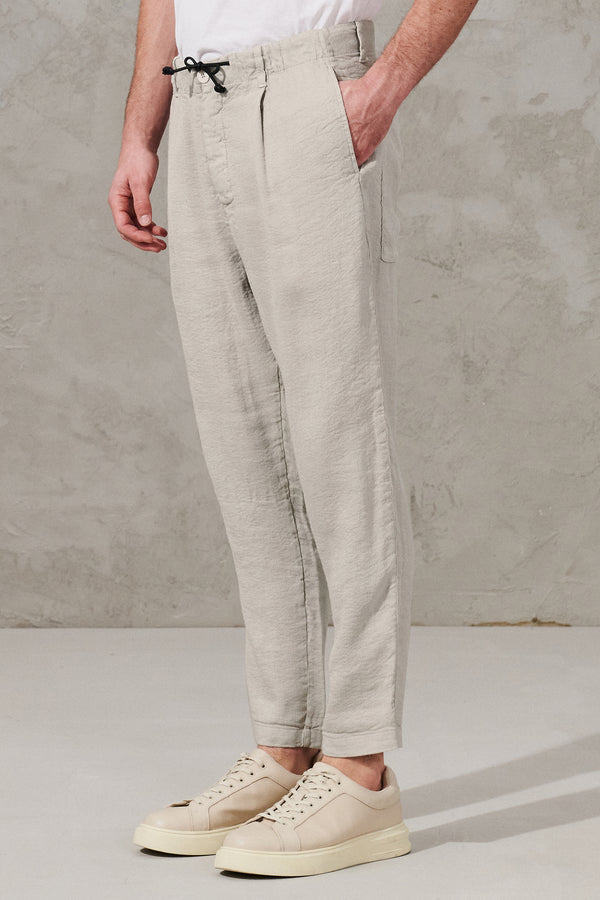 Cropped trousers in textured linen and viscose stretch with elastic waistband | 1011.CFUTRWH170.U02