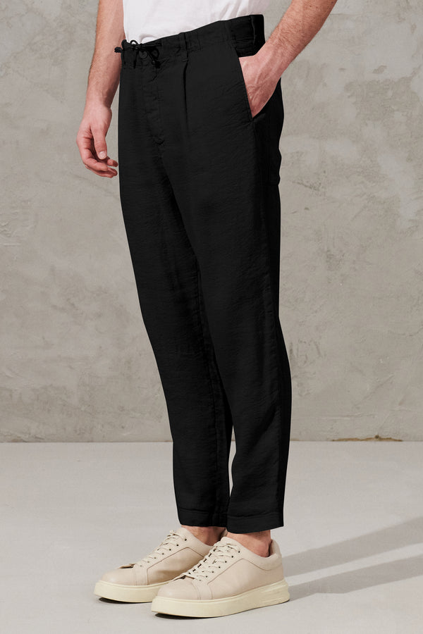 Cropped trousers in textured linen and viscose stretch with elastic waistband | 1011.CFUTRWH170.U10