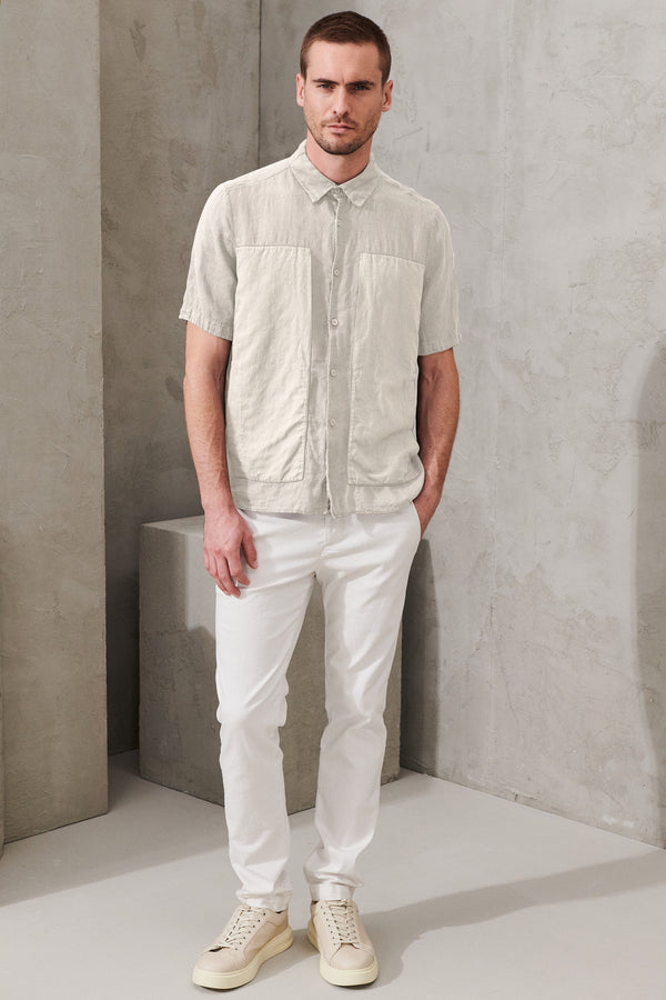 Camicia manica corta loose-fit in lino con inserti in twill di lino-cotone e tasca a toppa | 1011.CFUTRWV311.U02