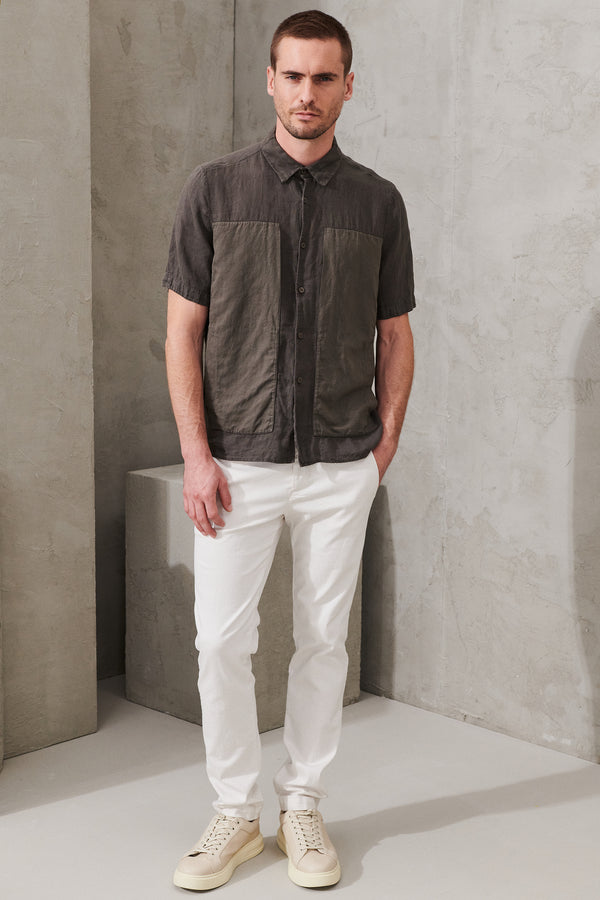 Loose-fit short-sleeved linen shirt with linen-cotton twill inserts and patch pocket | 1011.CFUTRWV311.U16