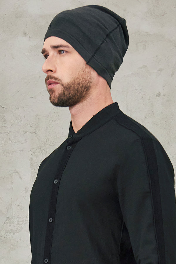 Knitted hat in viscose and wool with vaniset processing,contrasting detail on the front | 1010.HATUTRV13485.U304