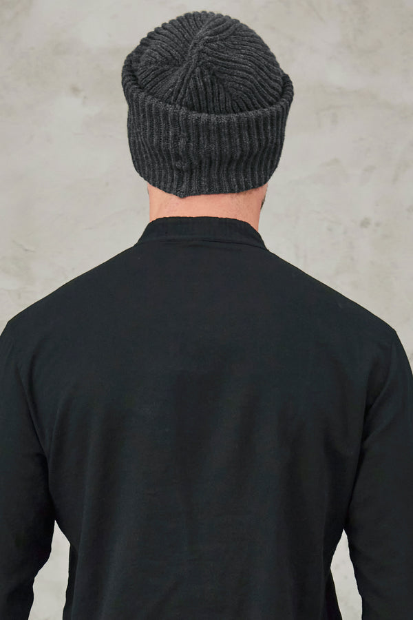 Knitted ribbed hat in cablé virgin wool | 1010.HATUTRV17526.U12