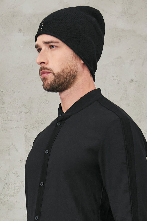 Knitted  hat in cablè virgin wool with contrasting yarn detail | 1010.HATUTRV18535.U10