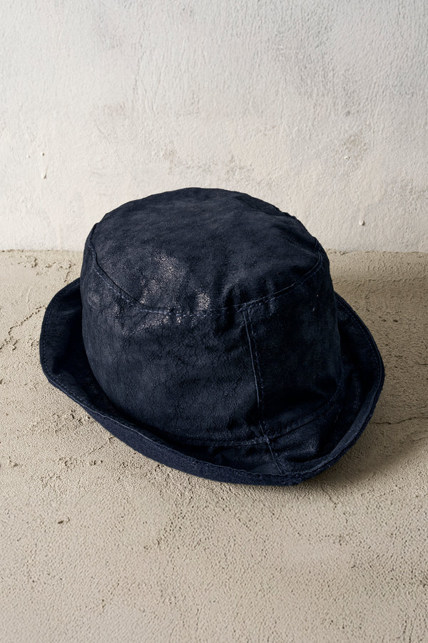 Bob en cuir ciré effet marbré à lextérieur et en drap de laine à lintérieur | 1019.HATUTRE5004.U05