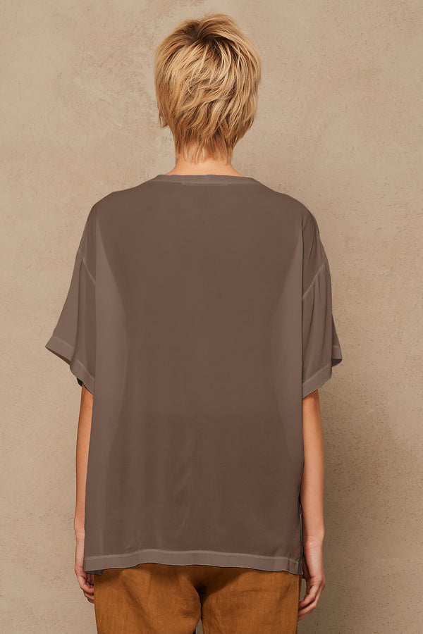 Oversize-bluse aus stretch-seidensatin mit seiden-georgette-einsätzen und unten ausgestellt | 1005.CFDTRQH170.13