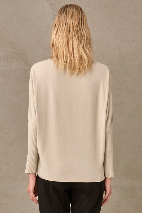 Oversize jumper in viscose and wool knit with dolman sleeves | 1007.CFDTRS11465.21