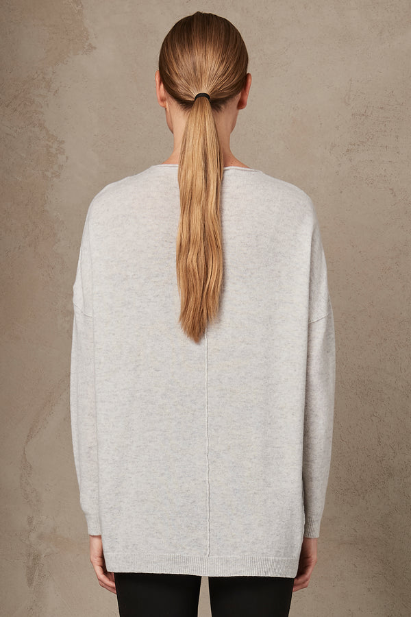 Oversize v-neck jumper in wool cashmere touch | 1007.CFDTRS13486.11