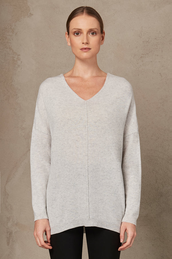 Oversize-pullover mit v-ausschnitt aus wolle mit kaschmir-feeling | 1007.CFDTRS13486.11