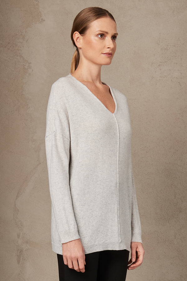 Oversize v-neck jumper in wool cashmere touch | 1007.CFDTRS13486.11