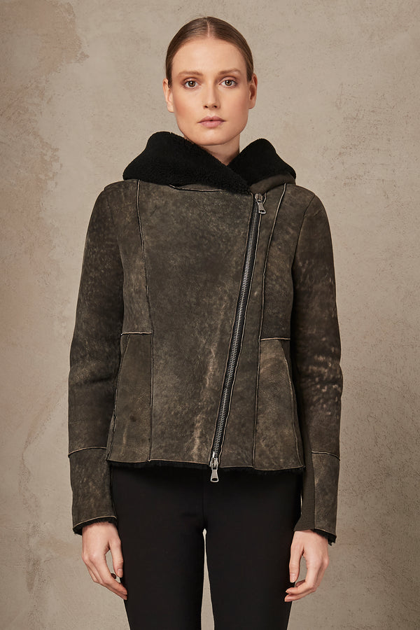 Hooded sheepskin jacket regular fit | 1007.CFDTRS4390.16