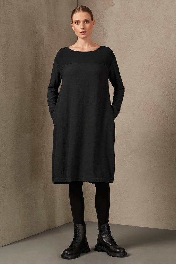 Kleid aus viskose- und wollkrepp mit einsatz aus viskose-georgette | 1007.CFDTRSF155.10