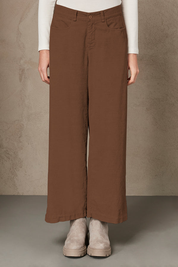 Wide leg trousers in thin-striped corduroy | 1007.CFDTRSO243.32