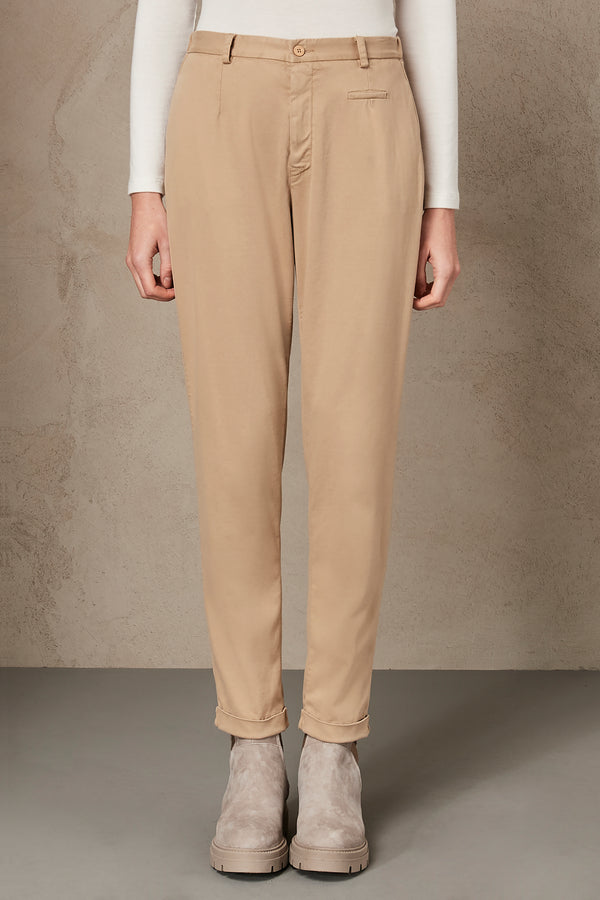 Regular fit trousers in stretch cotton blend | 1007.CFDTRSR270.22