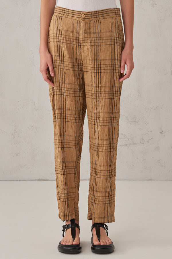 Pantalone comfort-fit a quadri in tessuto goffrato di lino e cotone | 1008.CFDTRTC121.22