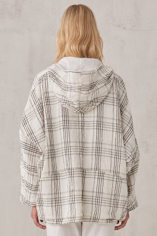 Outwear over reversibile con cappuccio e manica a chimono in tessuto di misto-lino a quadri ed interno in cotone | 1008.CFDTRTC122.101