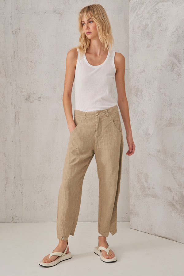Pantalone comfort fit in lino con spacchetto sul fondo davanti. | 1008.CFDTRTD131.32
